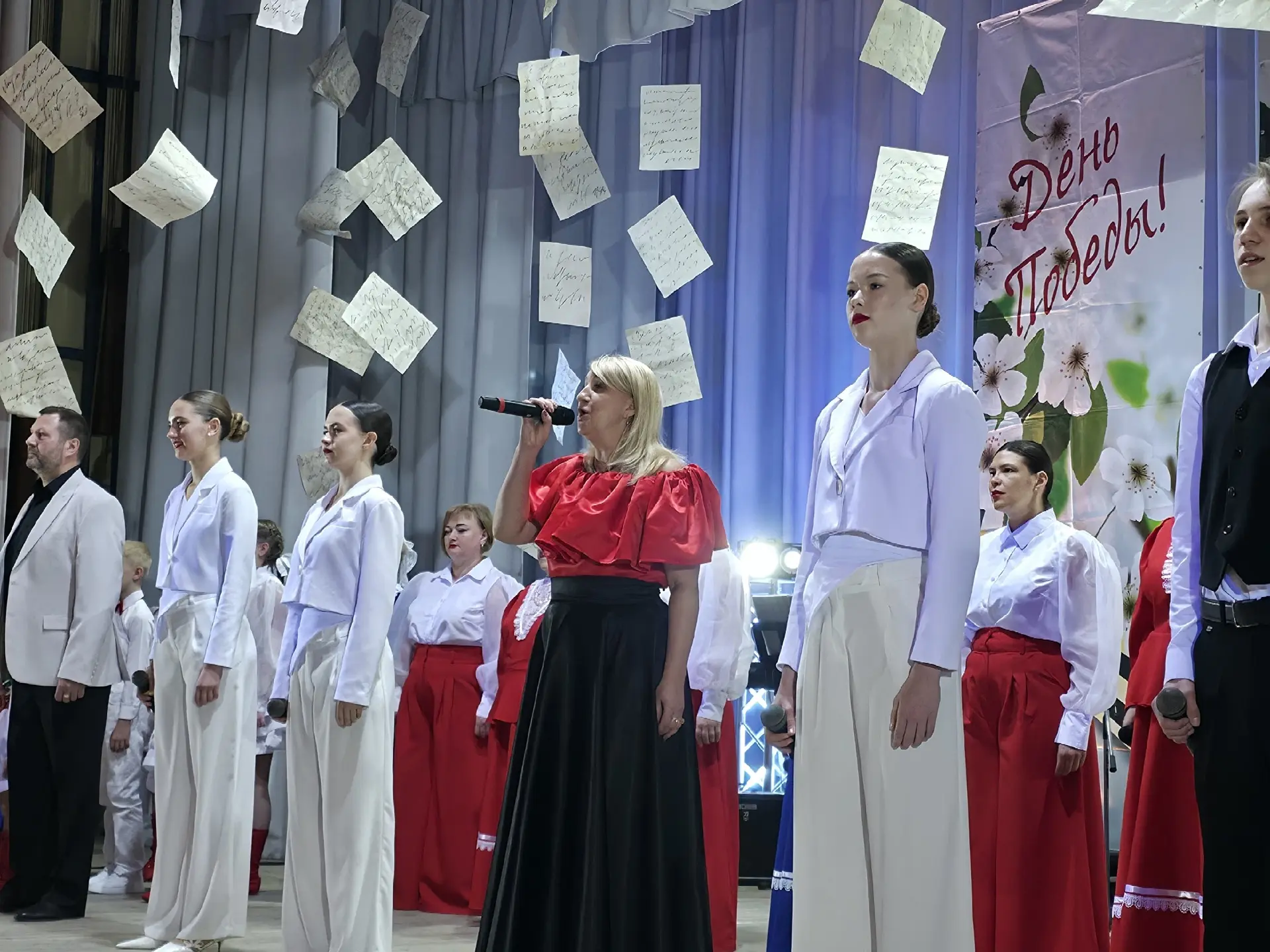 9 мая в зрительном зале СКЦ «Маяк» прошло торжественное мероприятие, посвящённое 81-й г...