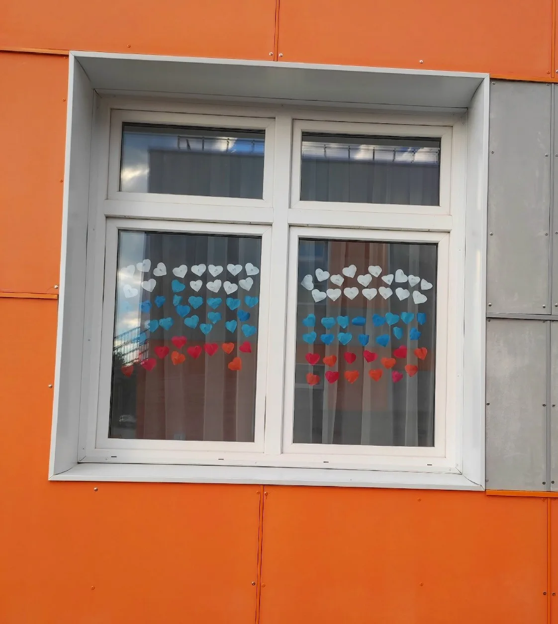 💥Мы принимаем участие во Всероссийской акции «Окна России»! 
12 июня наша страна отмечает важный го