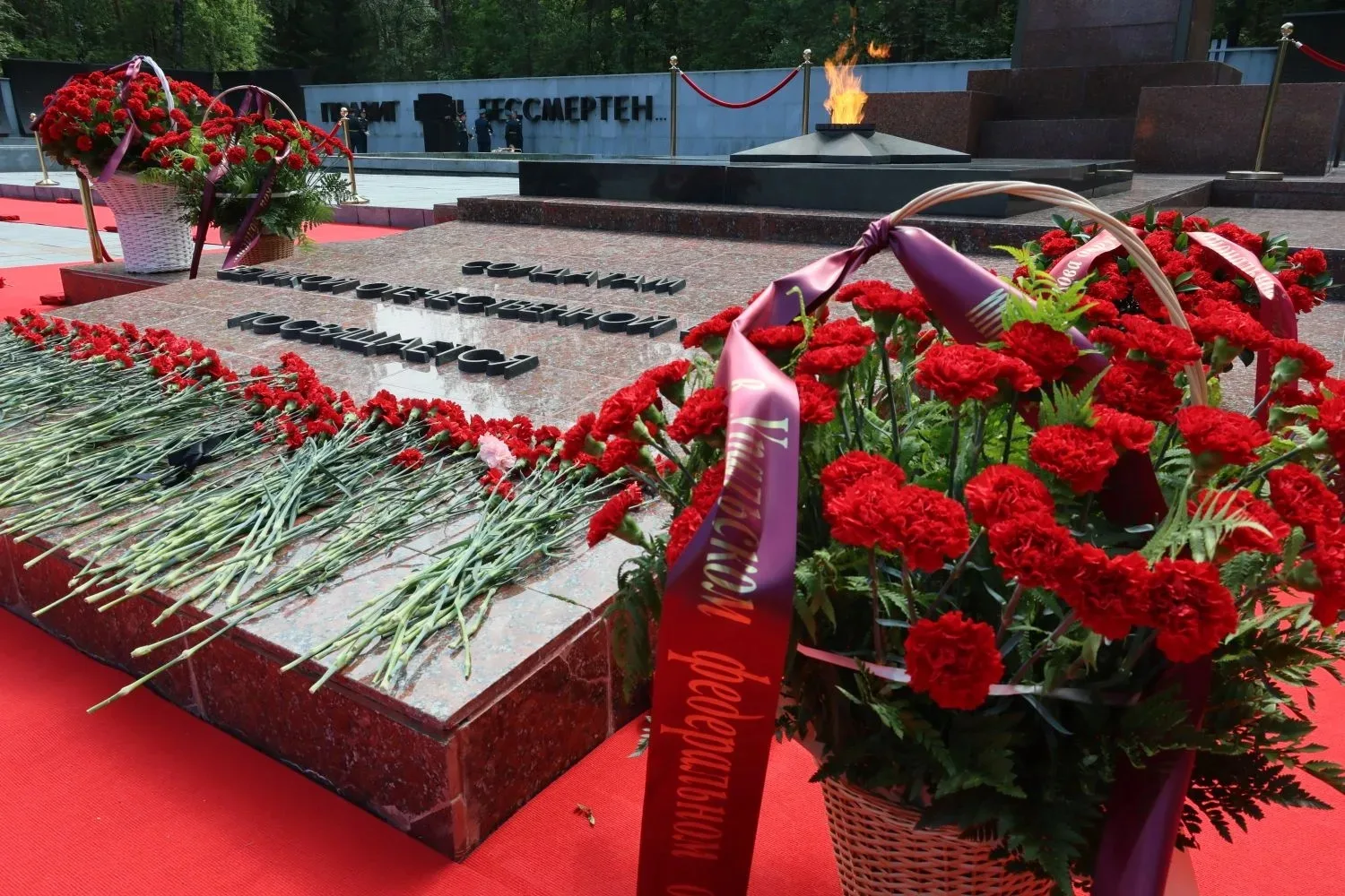 🔥Урал вместе со всей страной почтил минутой молчания память Героев Великой Отечественной войны

В Е