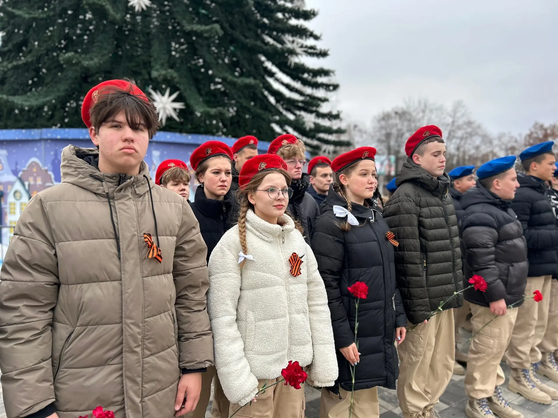 🎖️Сегодня 9 декабря состоялся митинг на площади Победы.  Ежегодная патриотическая акция «Живая памят