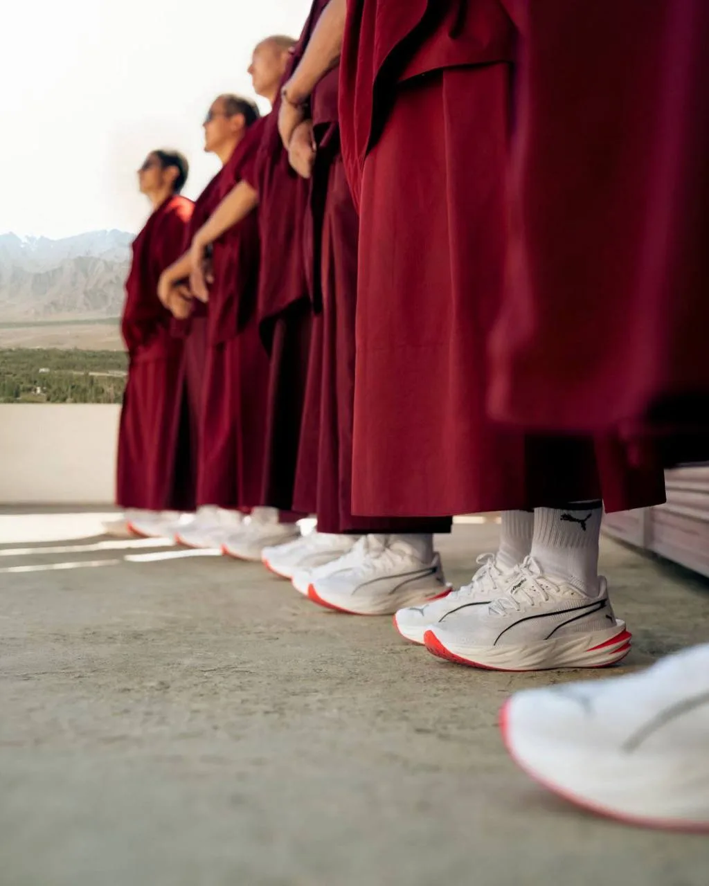 Puma выдала буддийским монахам кроссы для марафона. Забег пройдёт в середине сентября —...