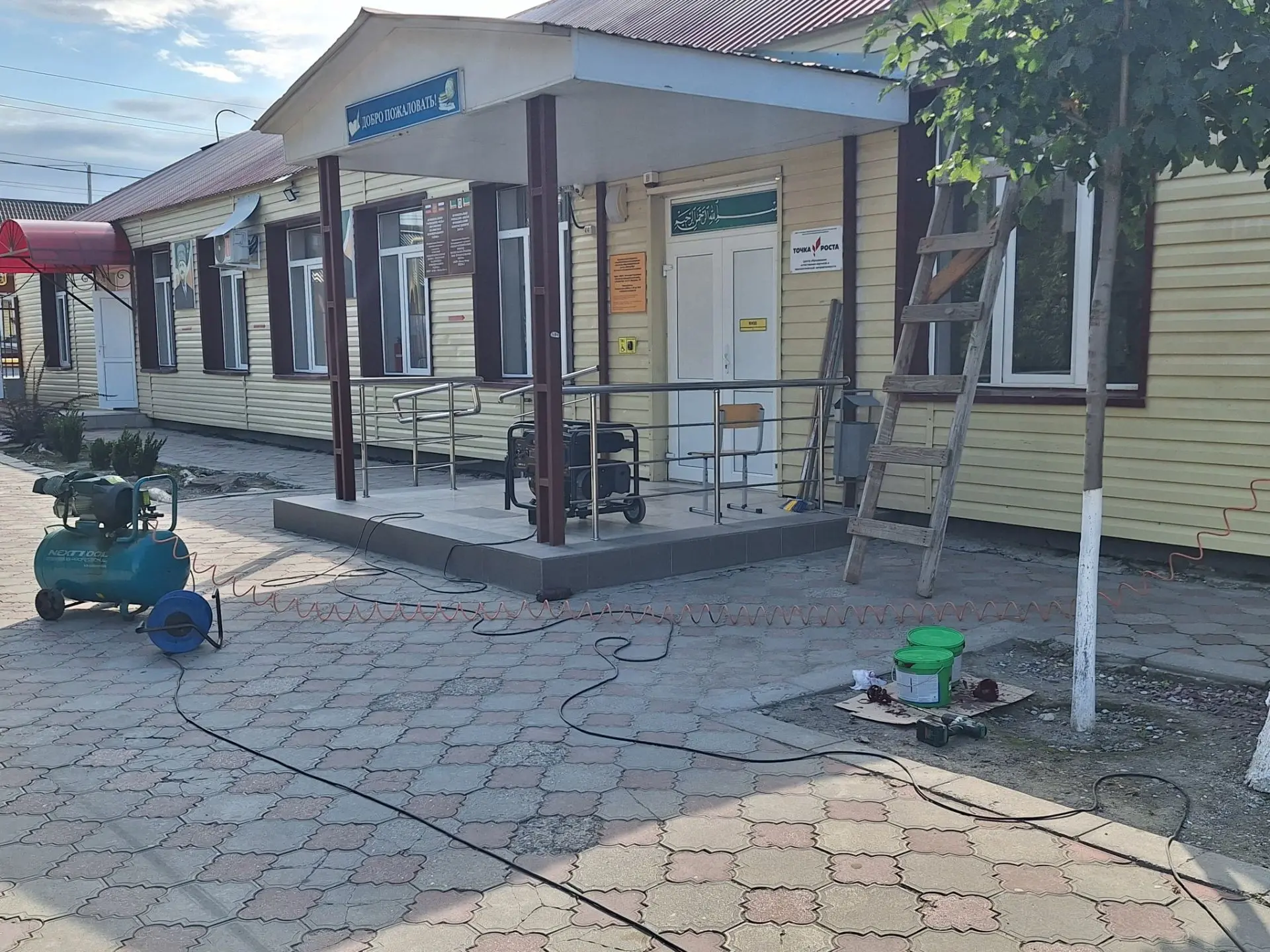 Капитальный ремонт школы продолжается.