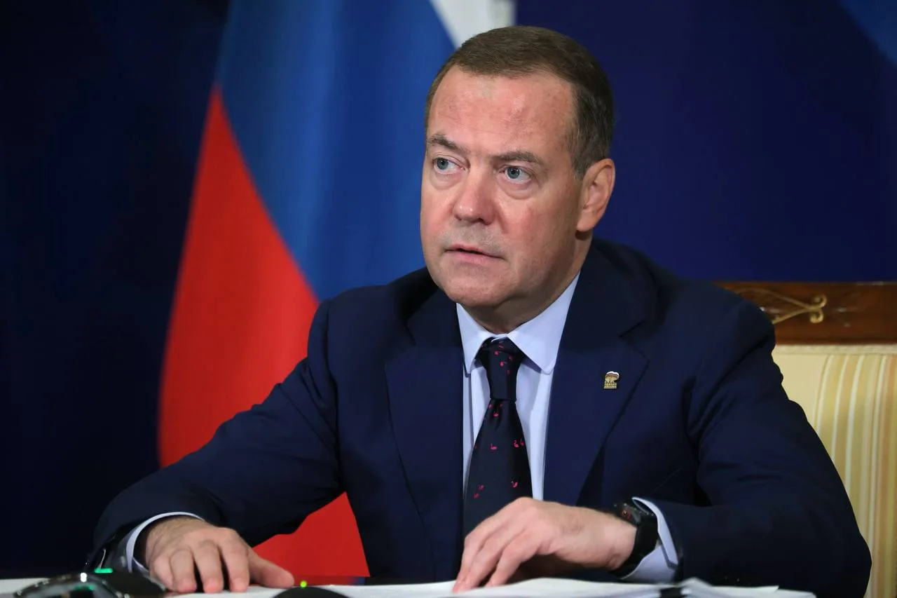 Сегодня день рождения Дмитрия Анатольевича Медведева.