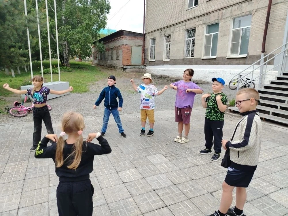 🌼🐝Ребята пришкольного лагеря "Олимп" весело проводят каникулы. В начале дня- зарядка для тела.💪За