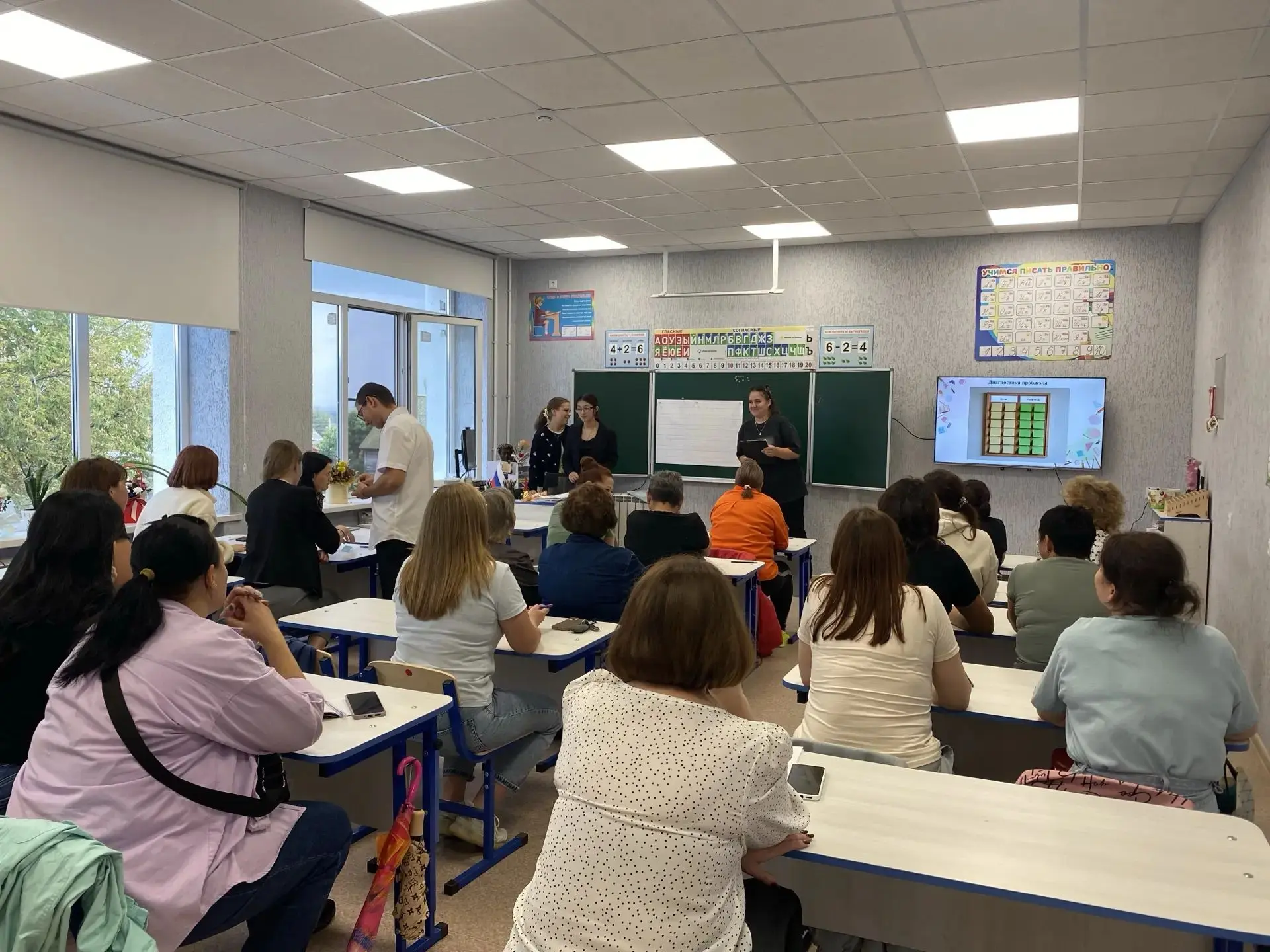 🖇️В 1 «Б» классе прошло родительское собрание, посвящённое адаптации детей к школе. Ме...