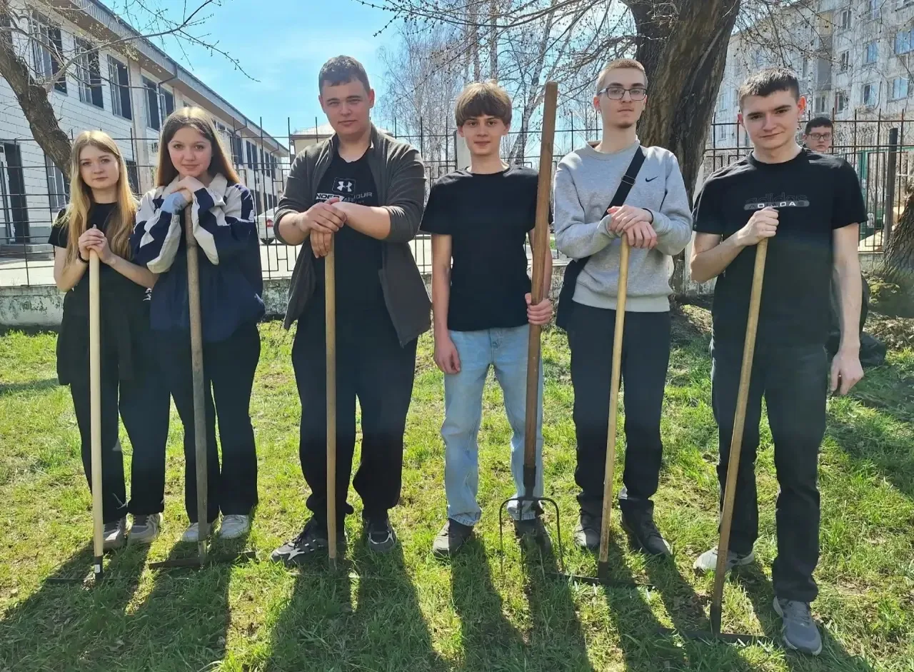 🌿🐝Весна начинается здесь: месячник  благоустройства в нашем колледже продолжается…  ➡️Еще в начале а