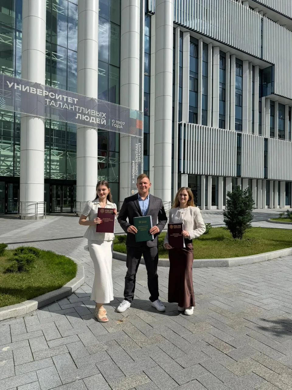 🎓 Гордимся выпускниками Экономического лицея!

Сегодня выпускники Экономического лицея 2022 года за