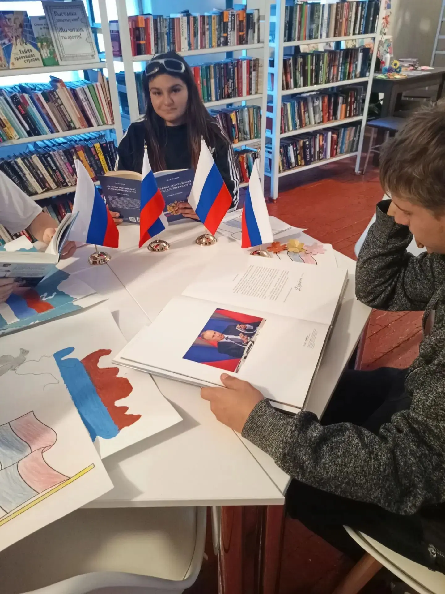 22 августа в Российской Федерации отмечается День Государственного флага.