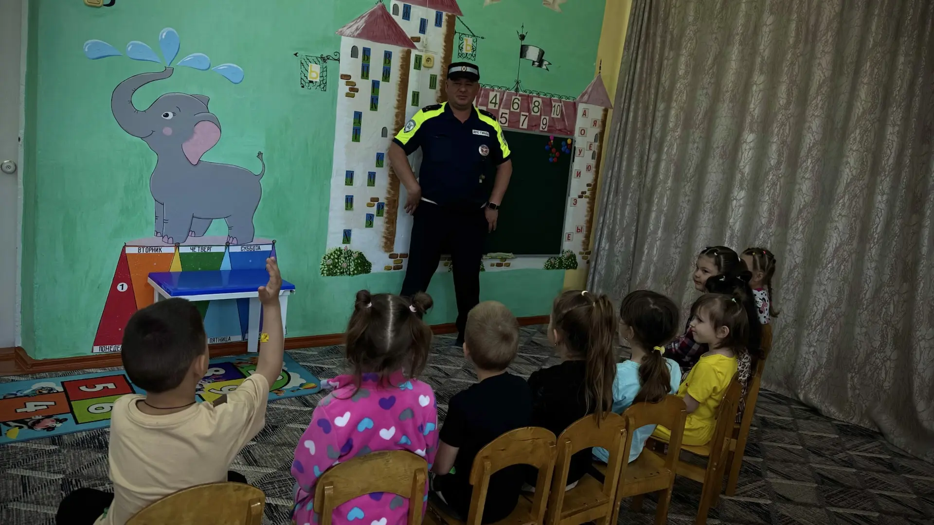 В рамках профилактической акции «Внимание - дети!» в нашем детском саду прошла встреча ...