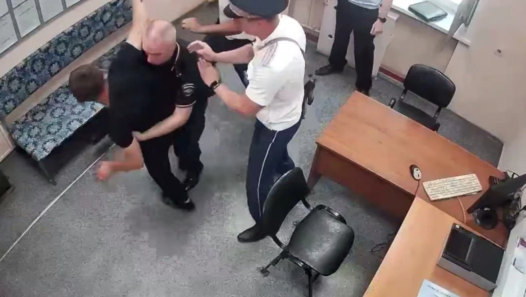 Мужчина получил срок за нападение на сотрудников полиции