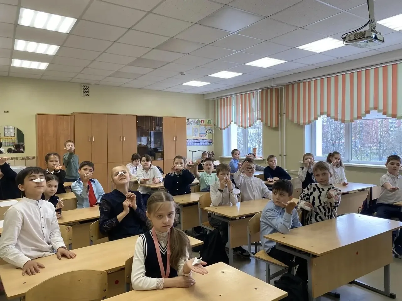 🪽🇷🇺Ученики 2–4 классов начали проходить трек «Орлёнок — хранитель исторической памяти»! На первых за