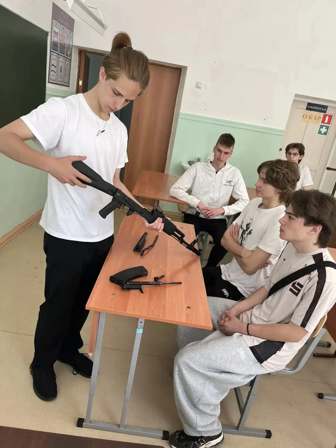 🎯 Учащиеся нашей школы приняли участие в соревнованиях по стрельбе, сборке-разборке ав...