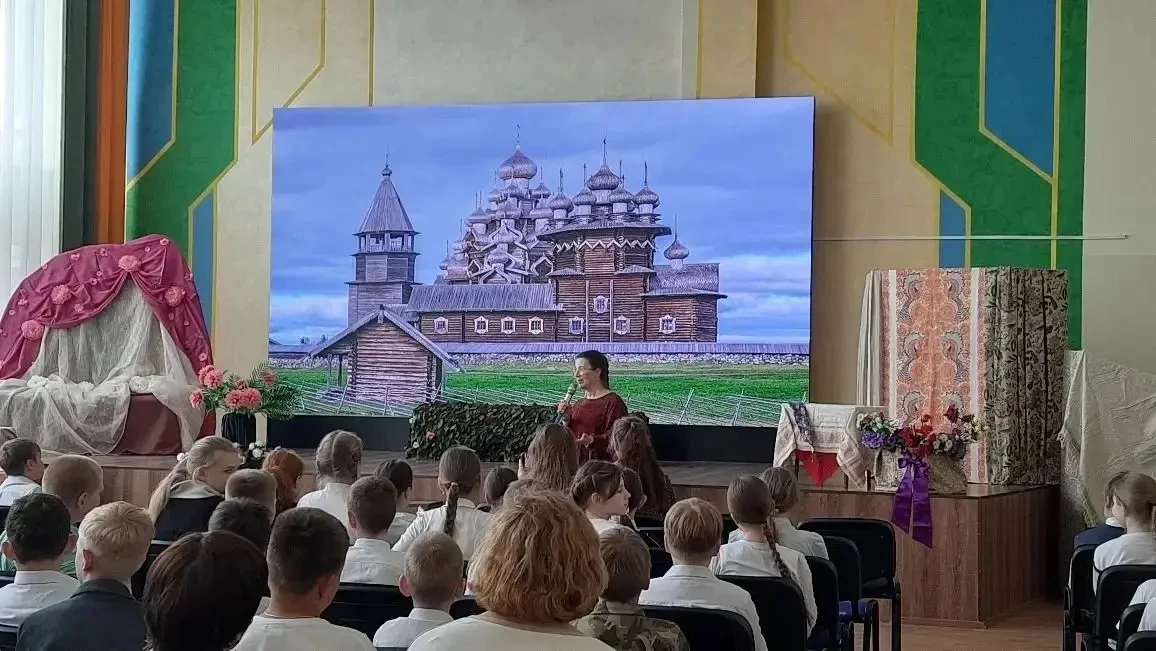 Сегодня в нашей школе с особым теплом и радостью принимали гостей — театральную студию прихода Иоанн