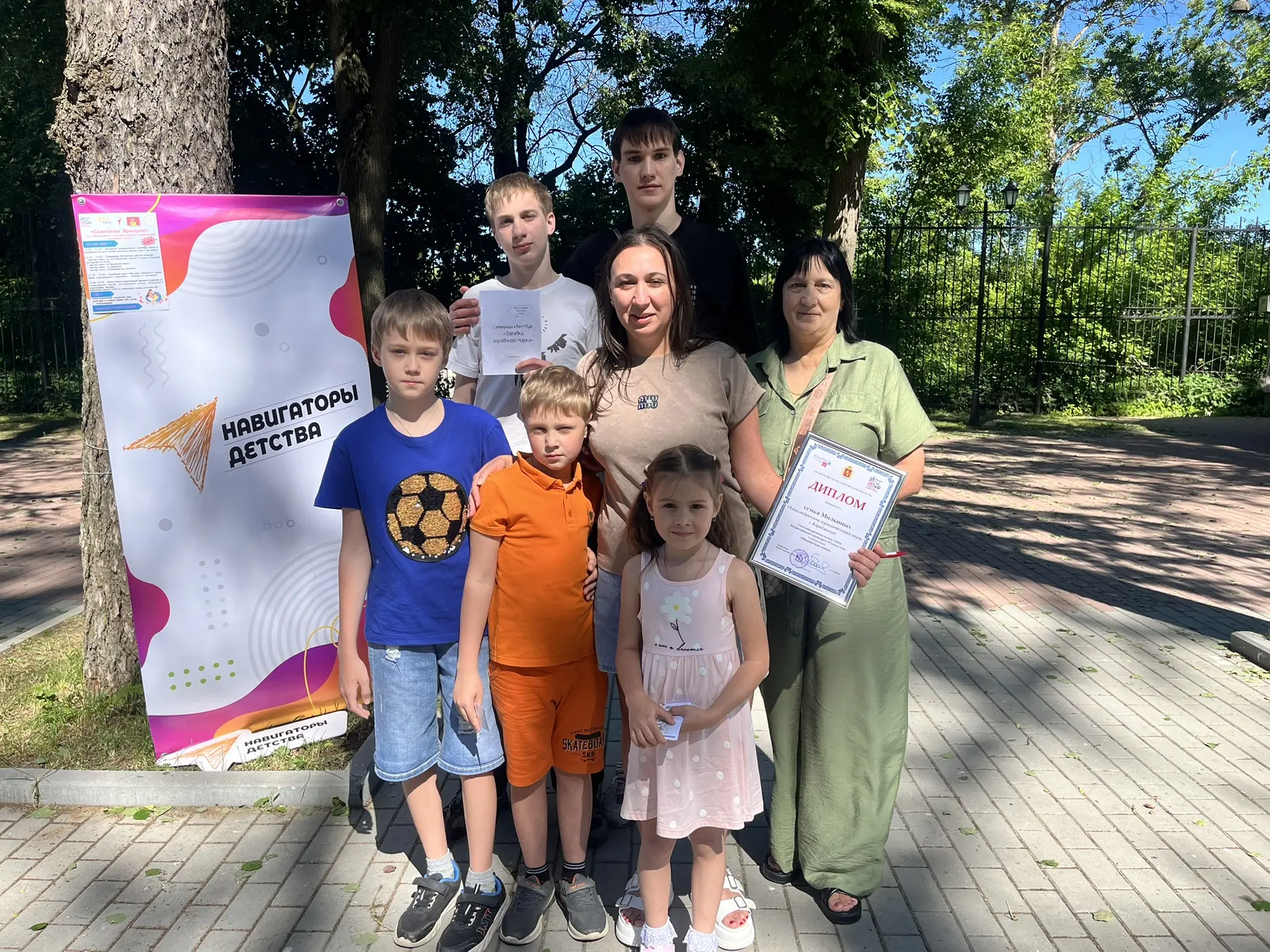 Семейная ярмарка

🌳 Вчера Александровский парк стал центром притяжения для семей нашего округа! Зде