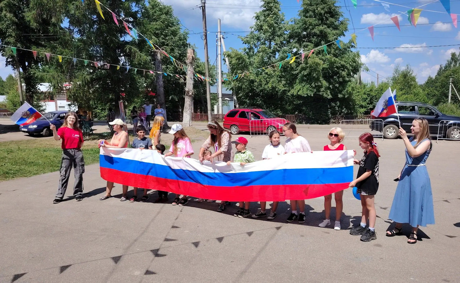 Жара не стала препятствием для участия угранцев и гостей округа в праздничной программе💥 

🇷🇺 Сег