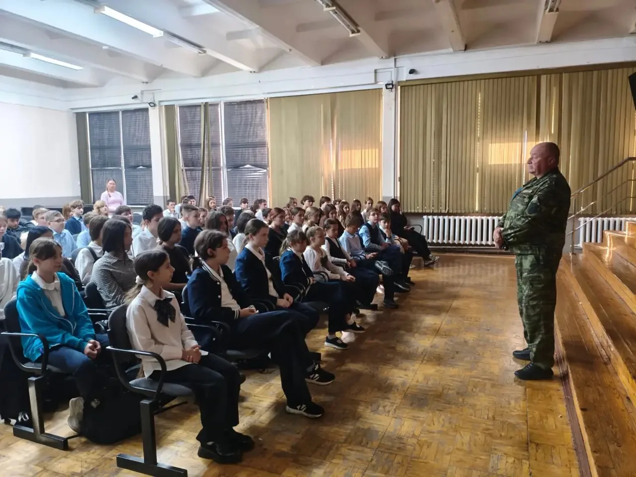 Сегодня в стенах нашей школы прошел важный и познавательный урок, посвященный Дню гражд...