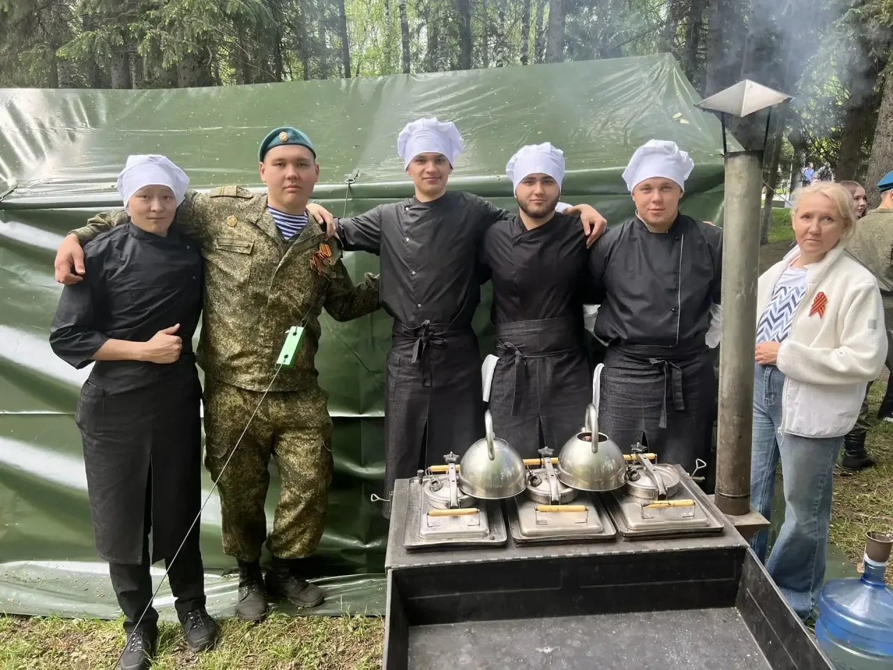 Сотрудники и студенты колледжа традиционно активно участвуют в праздновании Дня Победы. Делимся фото