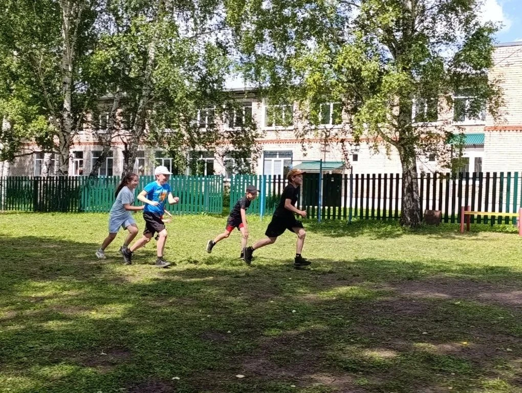 ✏ Вот и прошел тринадцатый день в пришкольном лагере «Радуга». Утром состоялась торжественная линейк