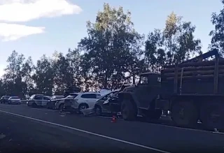 Неуправляемый «Урал» устроил массовое столкновение на федеральной трассе 🚛💥