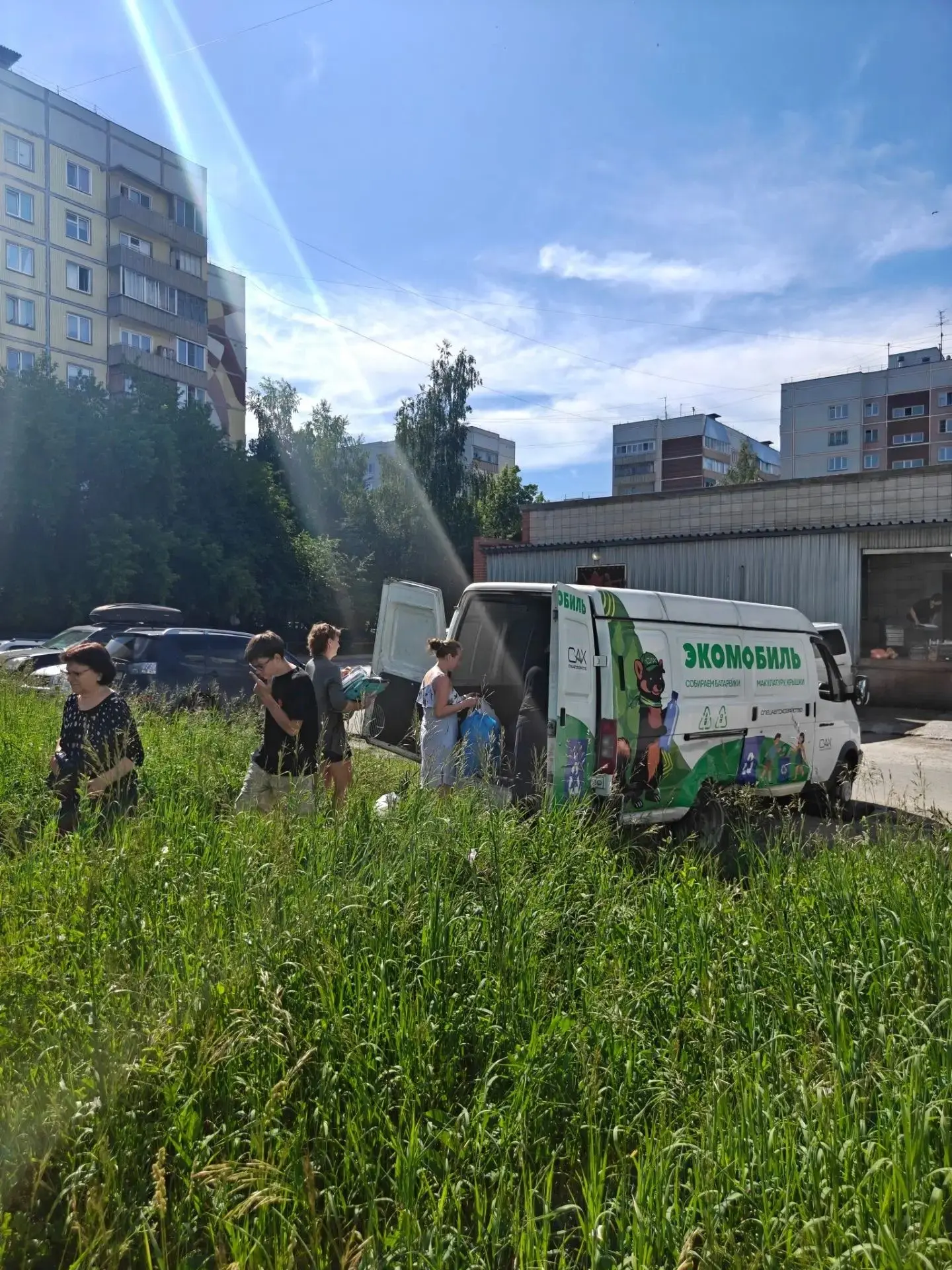 ♻Десятки семей сдали вторсырье на акции «Экодвор»

🏡В Академгородке прошла полюбившаяся местным жит