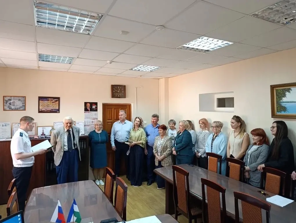 БЛАГОДАРИМ ЗА МНОГОЛЕТНИЙ ТРУД!  Коллектив Уфимского техникума железнодорожного транспорта – филиала