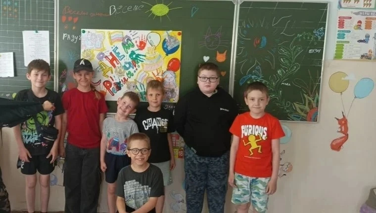 Лагерь "Радуга" с нетерпением ждёт День России! Ребята уже приготовились к празднику и нарисовали за