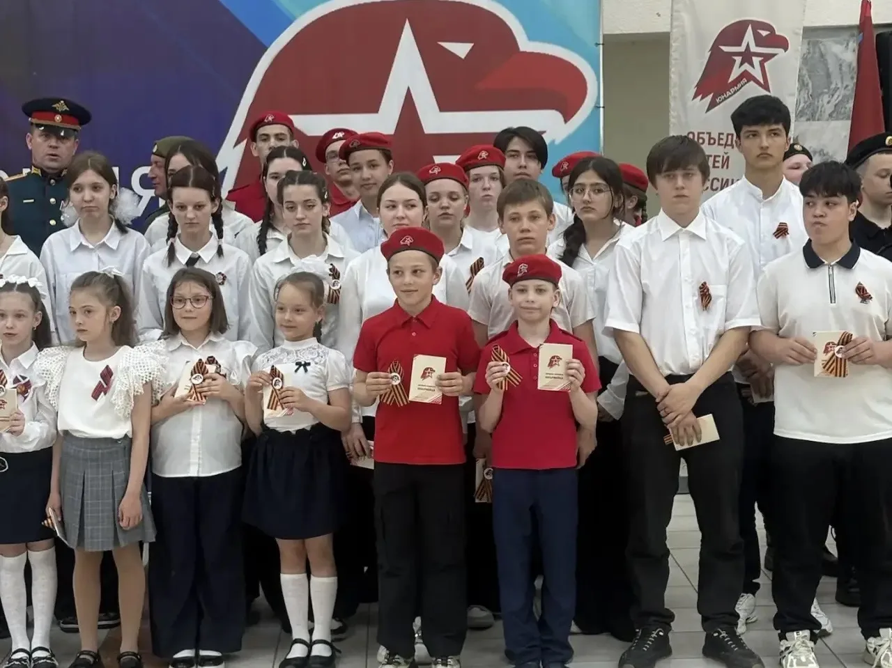 🎖 Торжественное событие в нашей школе!  Ребята МОУ-СОШ №3 г.Можайска официально стали юнармейцами - 