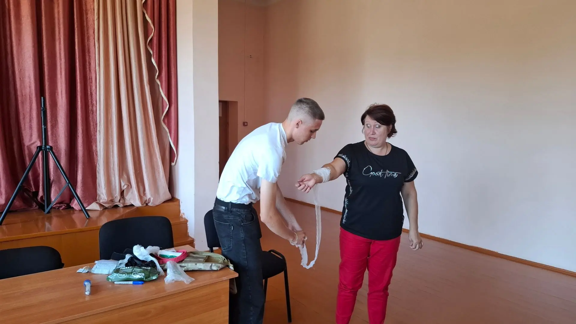 Сегодня для коллектива нашей школы проведён инструктаж по технике безопасности и оказан...