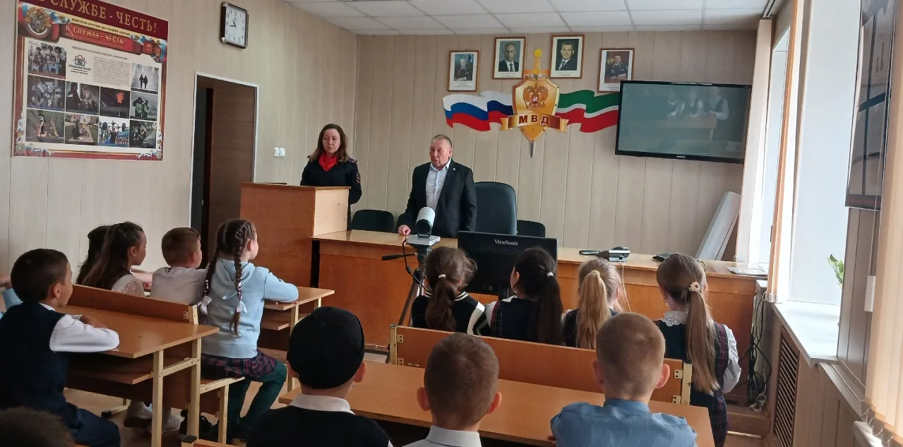 МБУ "Балтасинский Центр "Форпост" провел беседу с членами отряда "Форпост" и  подростками  МБОУ "Бал