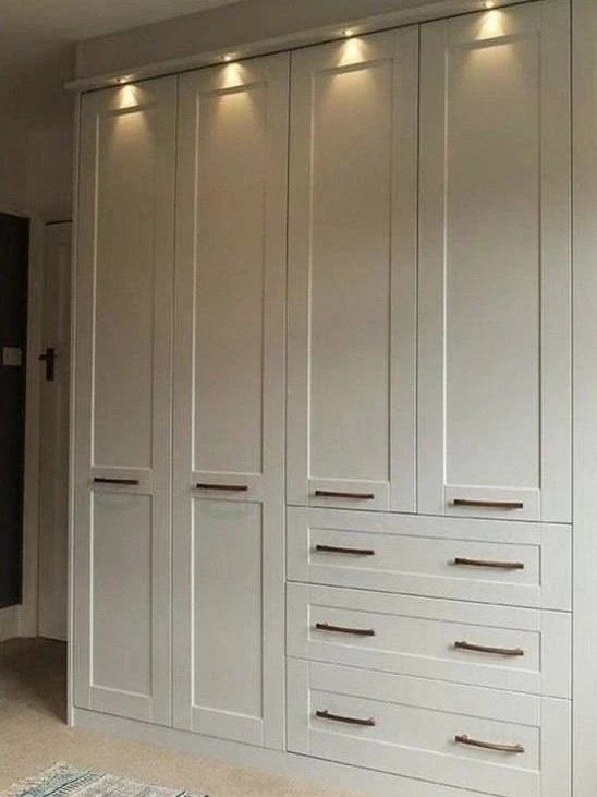 Меня зовут Сергей и я руководитель компании "M-Mebel", занимаюсь производством мебели с 2006 г. в Мо