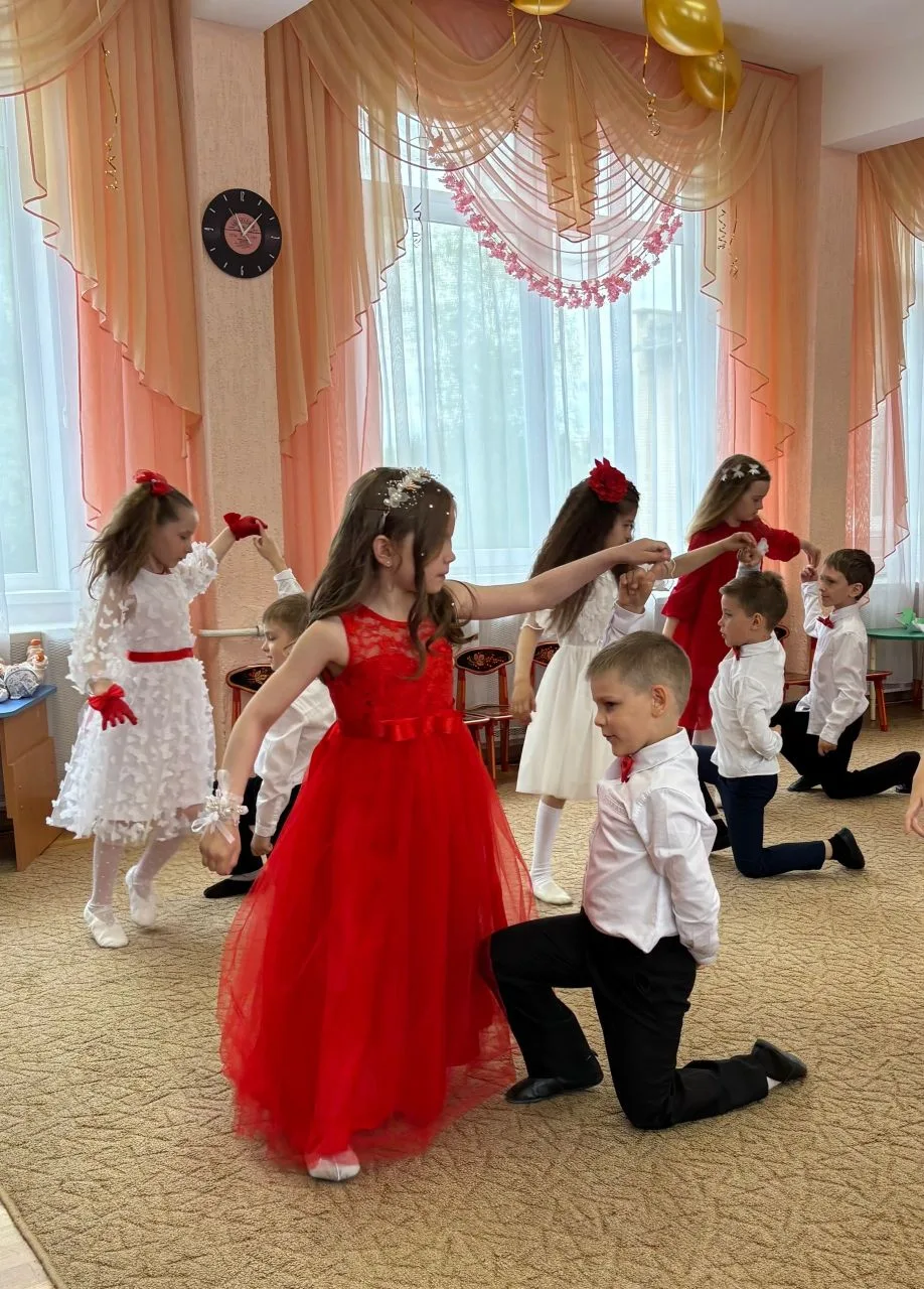 ⛵ 🎉 В группе "Ручеёк" прошёл  выпускной в стиле "Алые паруса" 🎉 ⛵