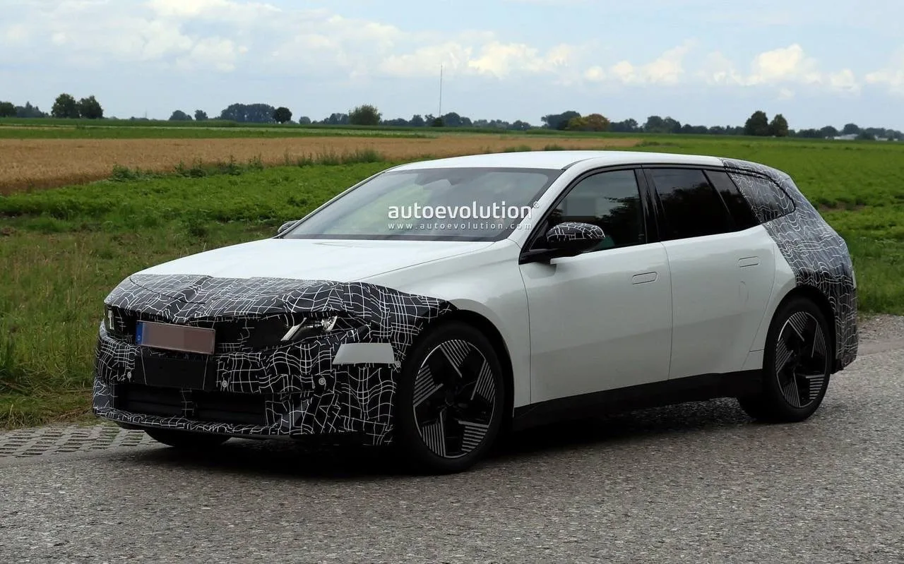 ⚡ BMW готовит сразу две новые электрические модели семейства Neue Klasse. 

В 2027–2028 годах компан