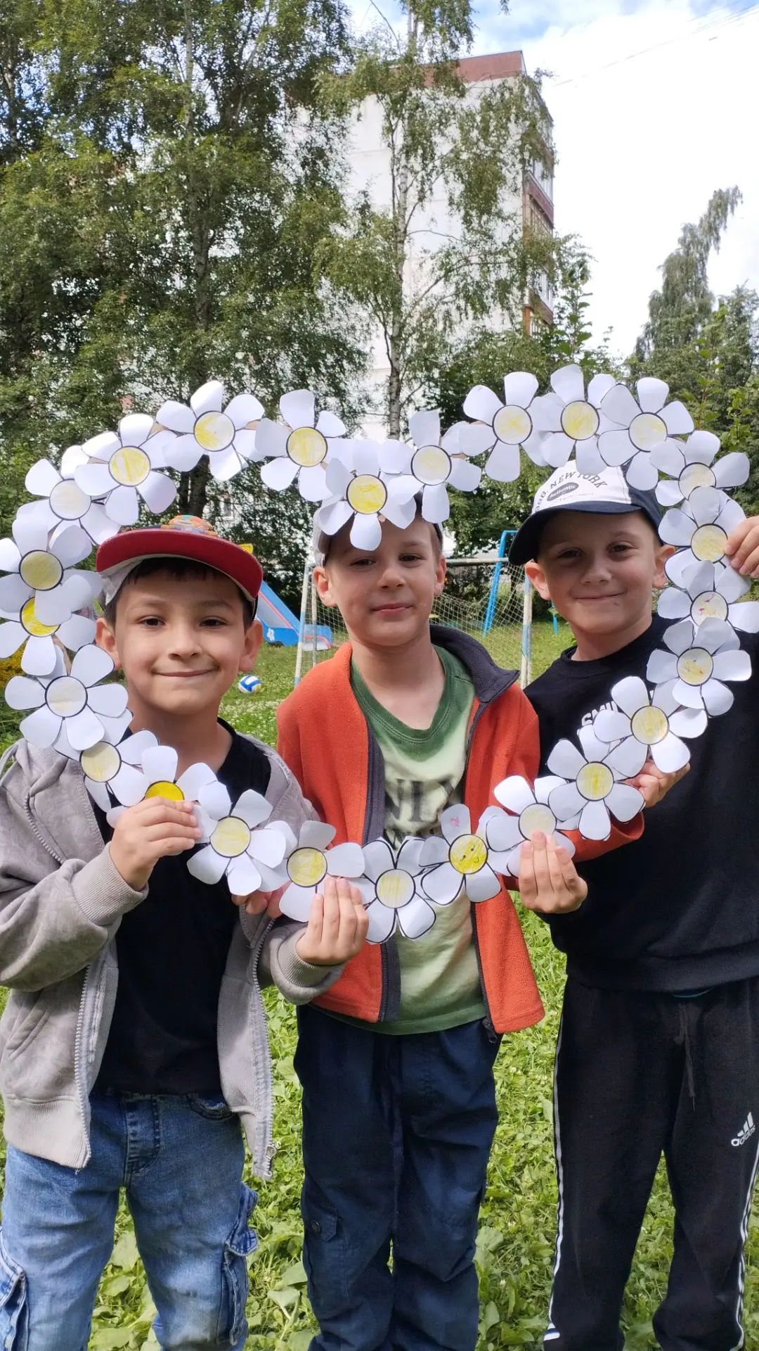 Группа 12 🌻"Подсолнушки"🌻

Дети и воспитатели поздравляют всех с праздником - с Днём семьи, любви 