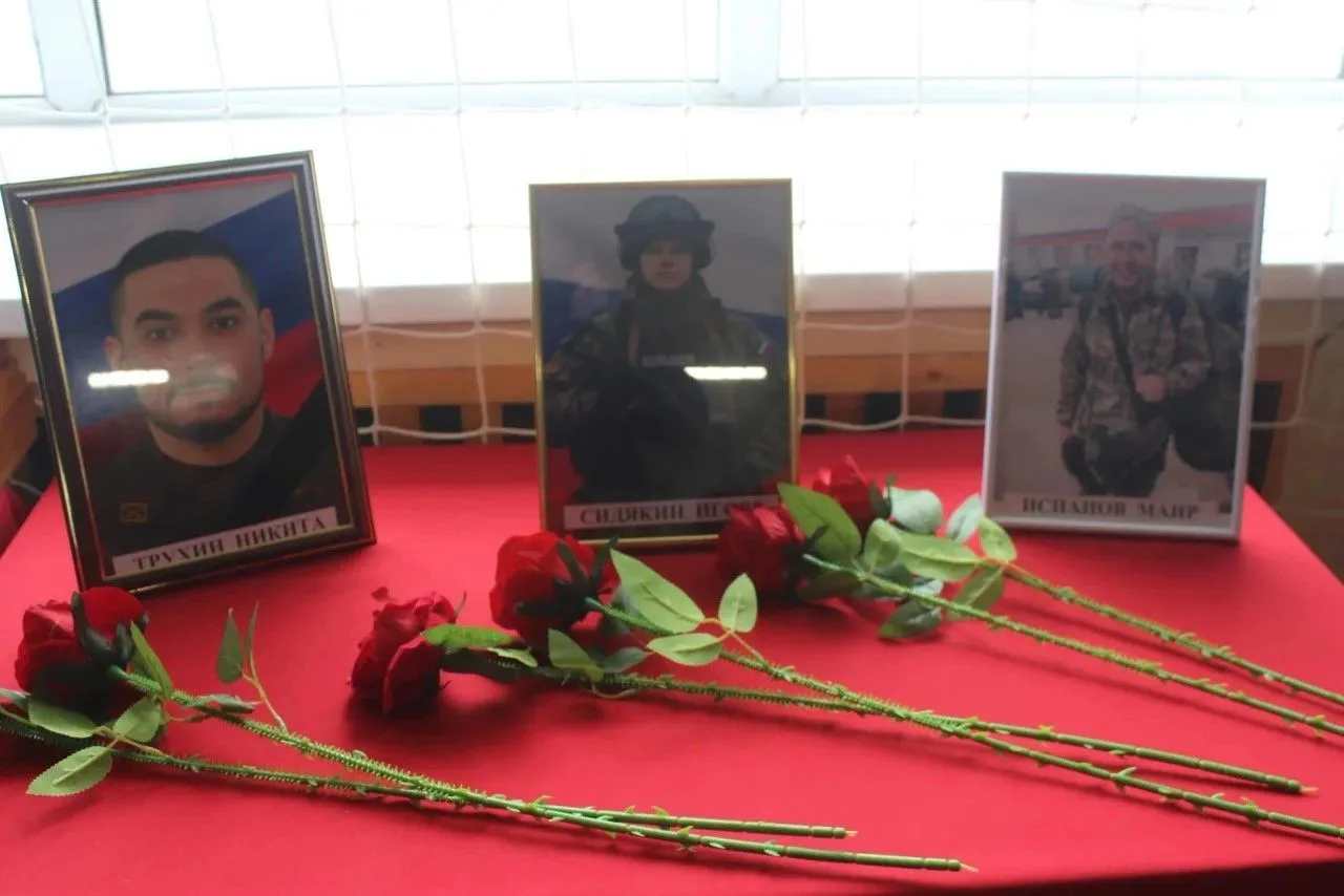 В Киселевске проходят региональные соревнования Кузбасса по пауэрлифтингу, посвященные памяти воинов