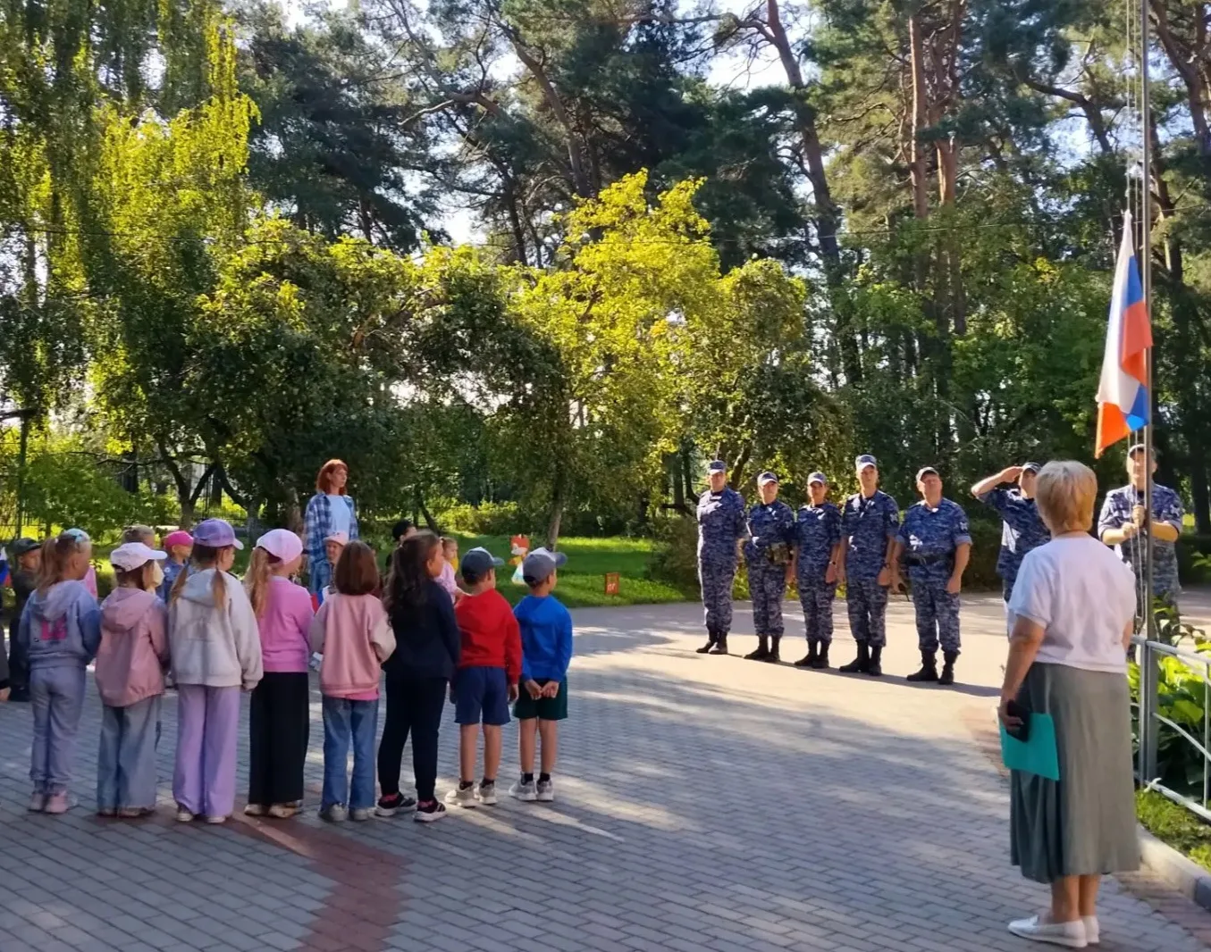 🇷🇺👫 Гордость с пелёнок: как наш детский сад отметил День Государственного флага Росс...