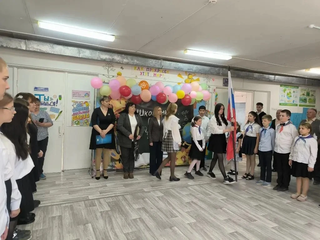 🏫 🛎️ 26 мая в школе прошла торжественная линейка, посвященная последнему звонку для в...