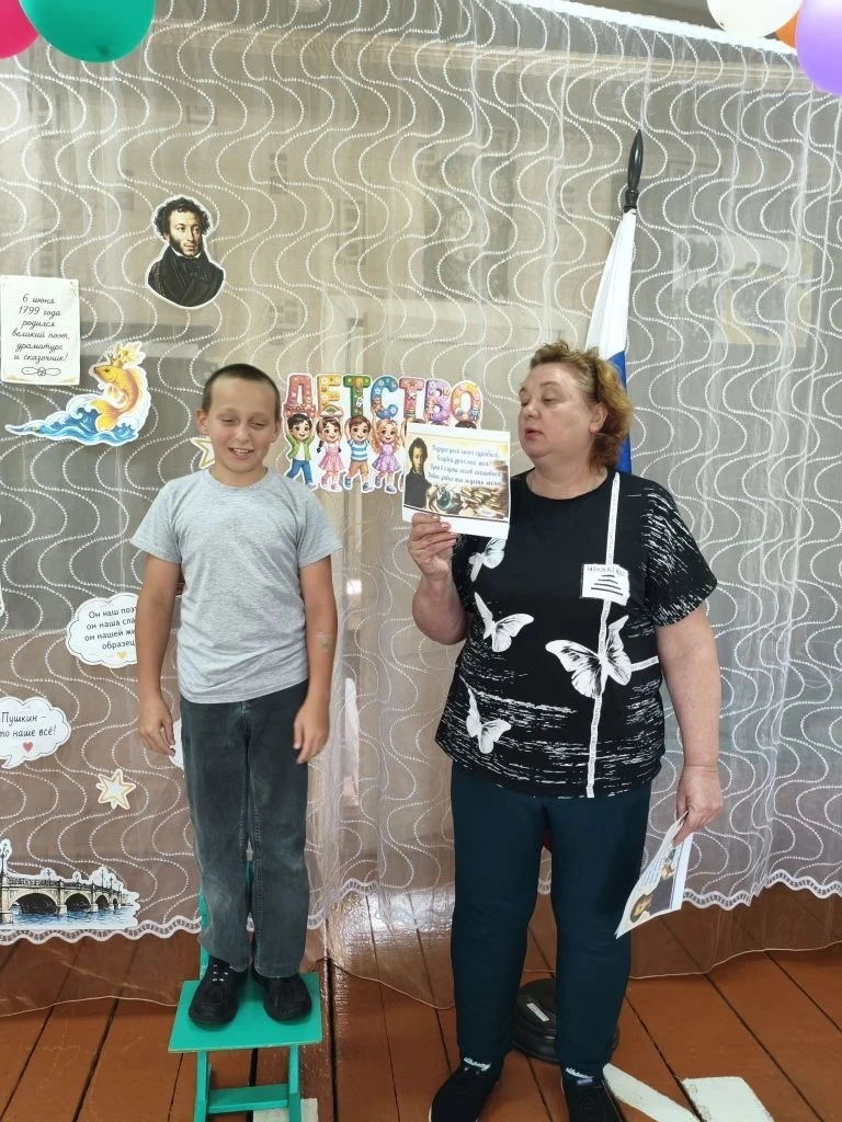 🎉 6 июня — это наш Пушкинский день! 📚✨ Дети в школьном летнем лагере "Радуга" читали любимые стихи