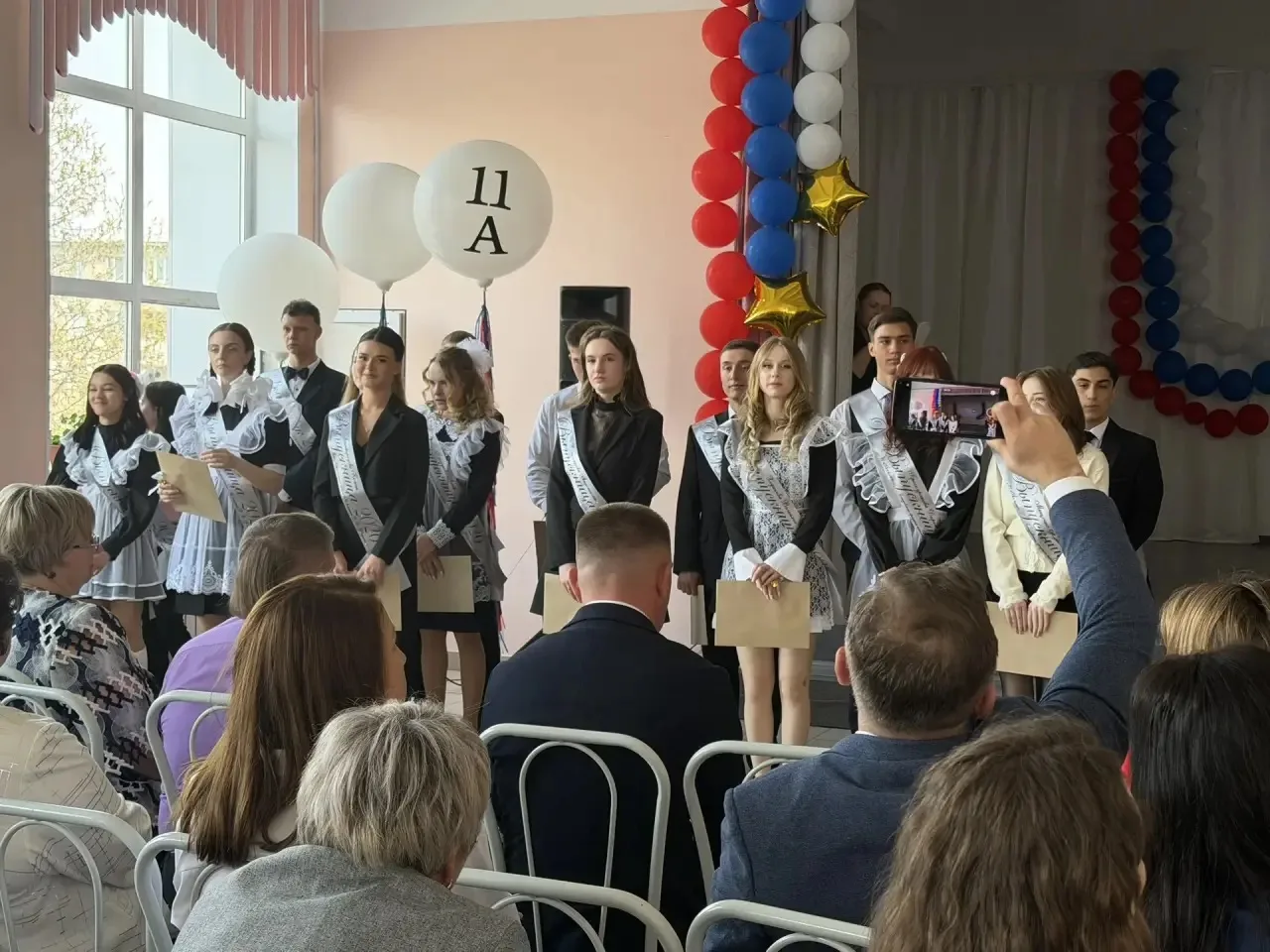 Вчера в нашей школе звучал последний звонок 🎓💫
