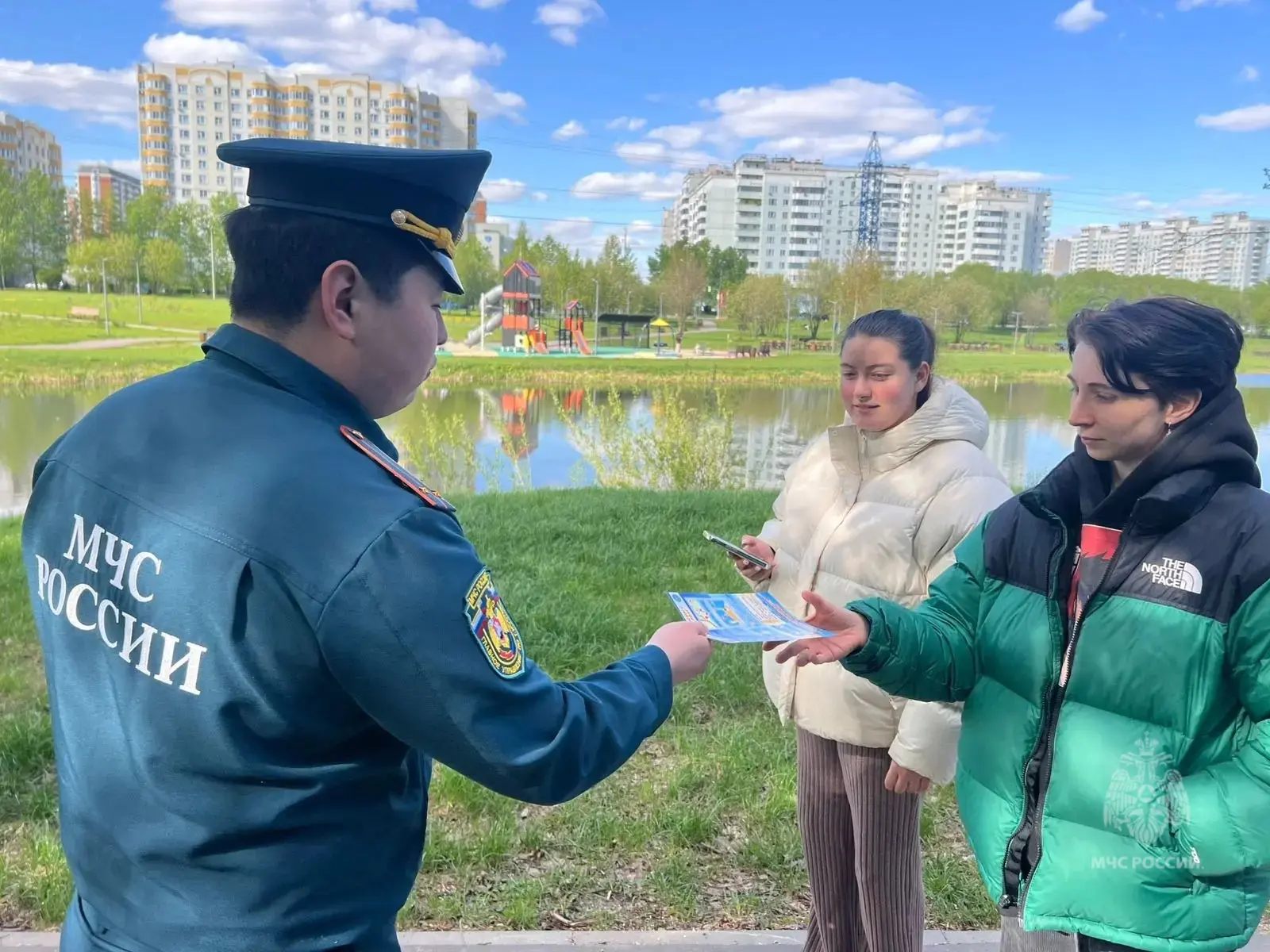 🟠Сотрудники МЧС России продолжают проводить профилактические рейды  Сотрудники 1 ТОНПР по ТиНАО УНПР