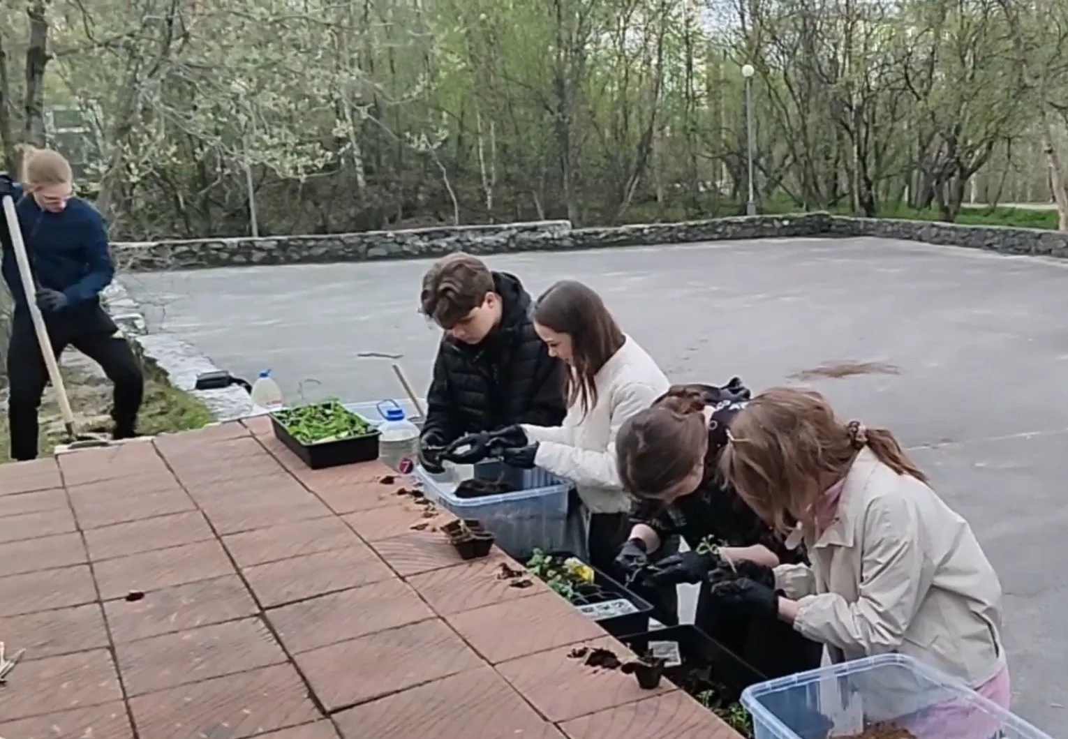 🌷 Команда молодежного пространства «СОПКИ» вместе с Первичным отделением Движения Первых присоединил