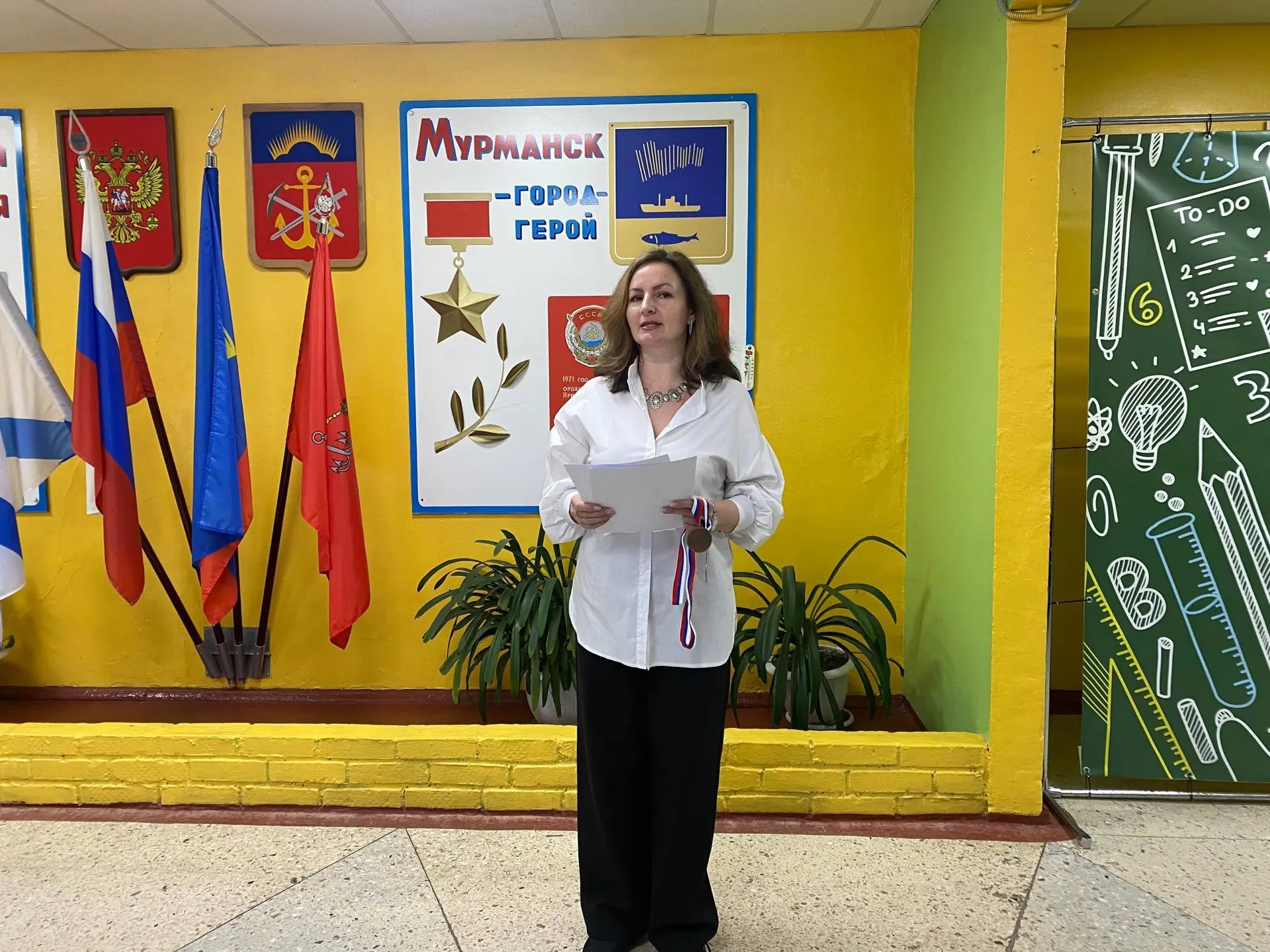 Утро понедельника в гимназии: традиции, важные темы и космос!✨  Сегодня после каникул учебная неделя