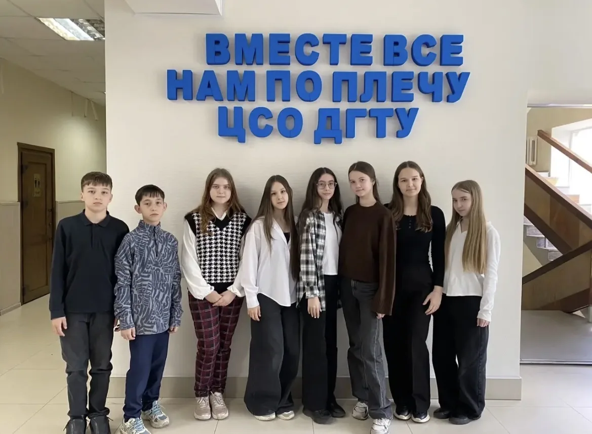 🚁 «Крылья Первых» — на крыльях скорости!  Команда нашей школы «Крылья Первых» приняла участие в захв
