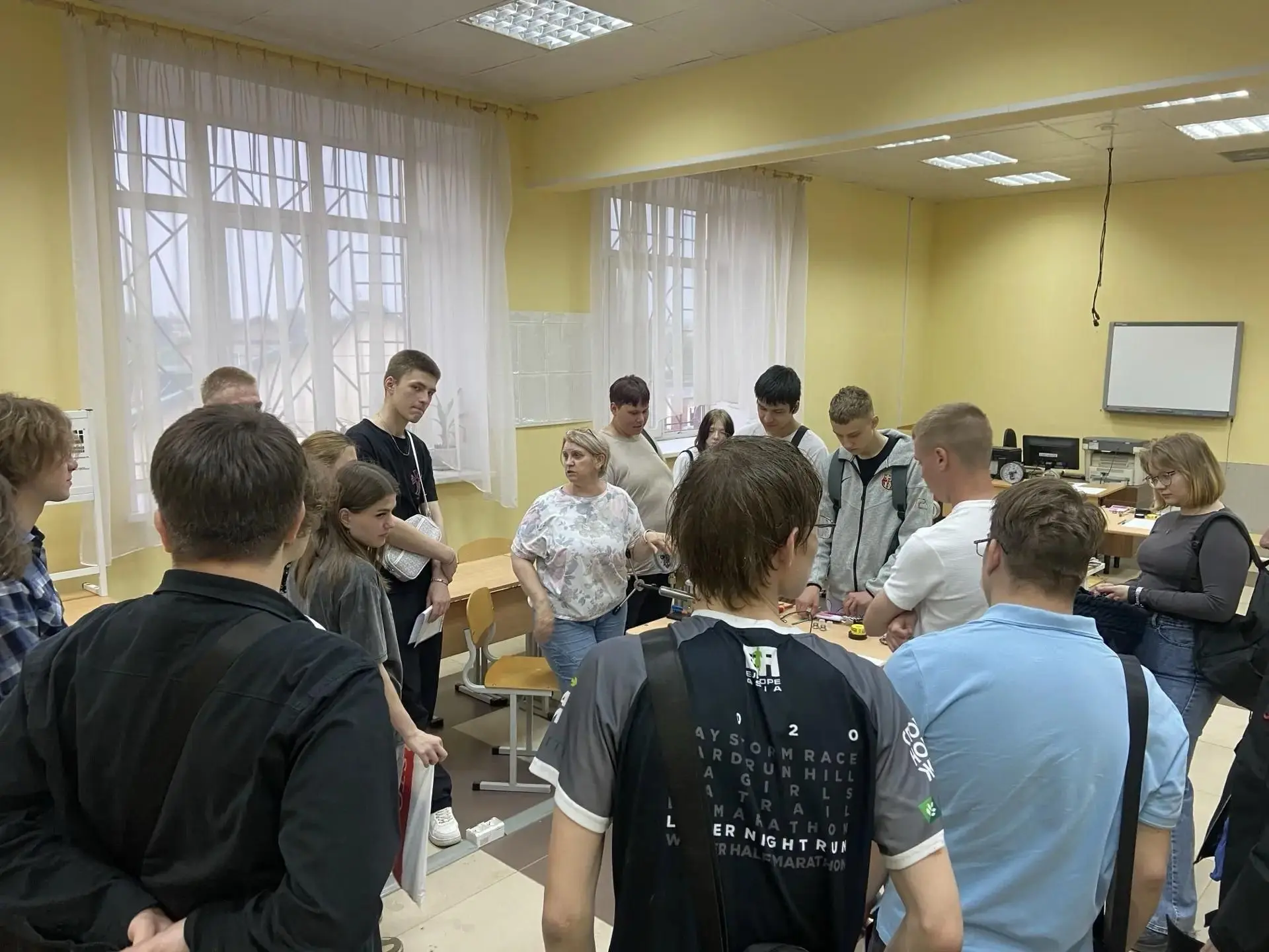 👥 Вот и снова вместе! Наши любимые студенты группы 204 собрались после производственной практики 🎓