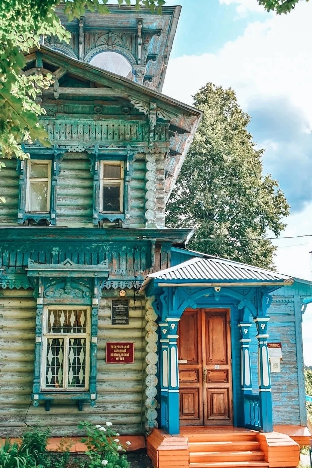 Исчезающая красота Воскресенского терема.