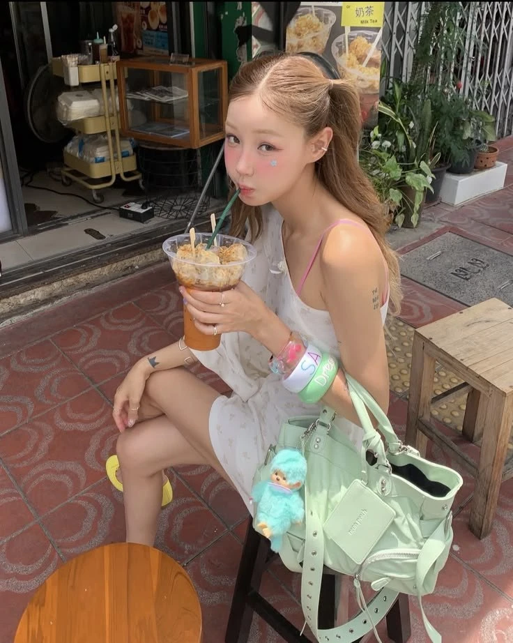 ✨ Цитата 💭

Наслаждайся скоростью момента и beauty окружающей природы.
— 순간의 속도와 주변 풍경의 아름다움을 즐겨보세요