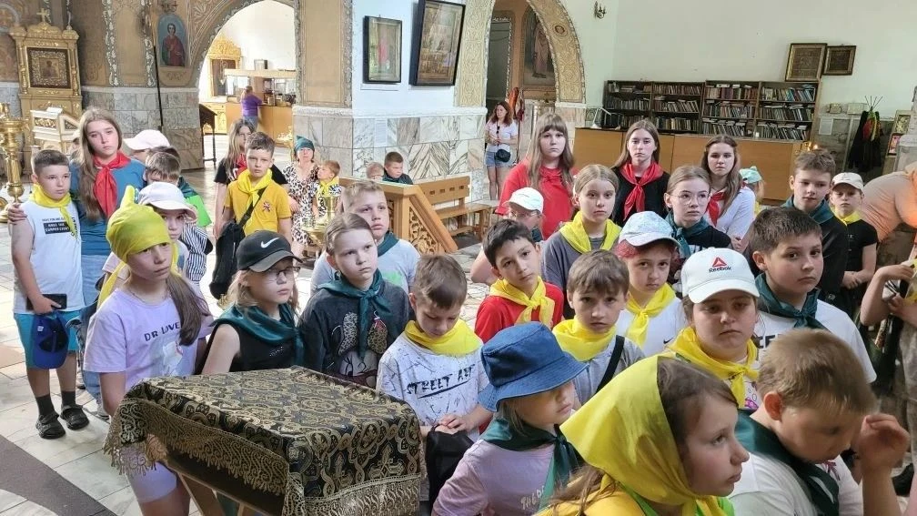 Новости школьного лагеря «Краски лета»: путешествие в историю!
Сегодня ребята из нашего лагеря отпра
