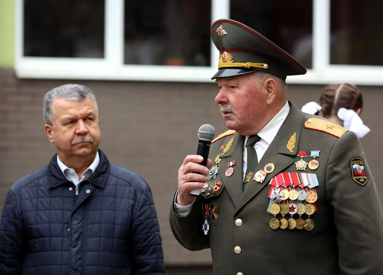 В нашей школе состоялась особая торжественная линейка, посвящённая Дню Победы. Атмосфера была наполн