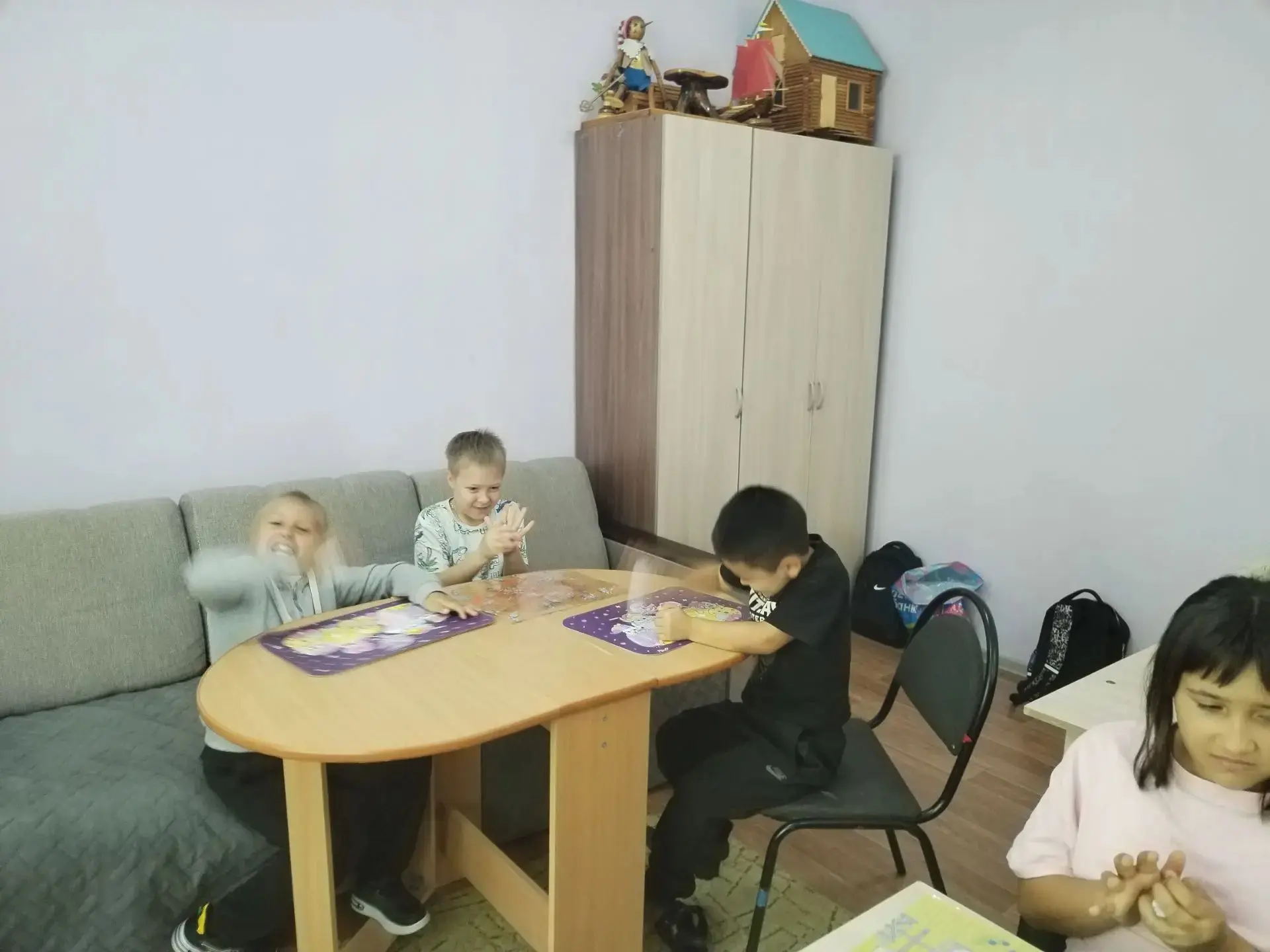 В группе дневного пребывания "Звездочки" центра реабилитации "Маячок" Саракташского рай...
