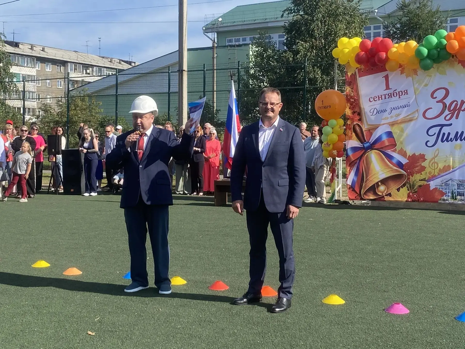 Звенит звонок, не умолкая…
