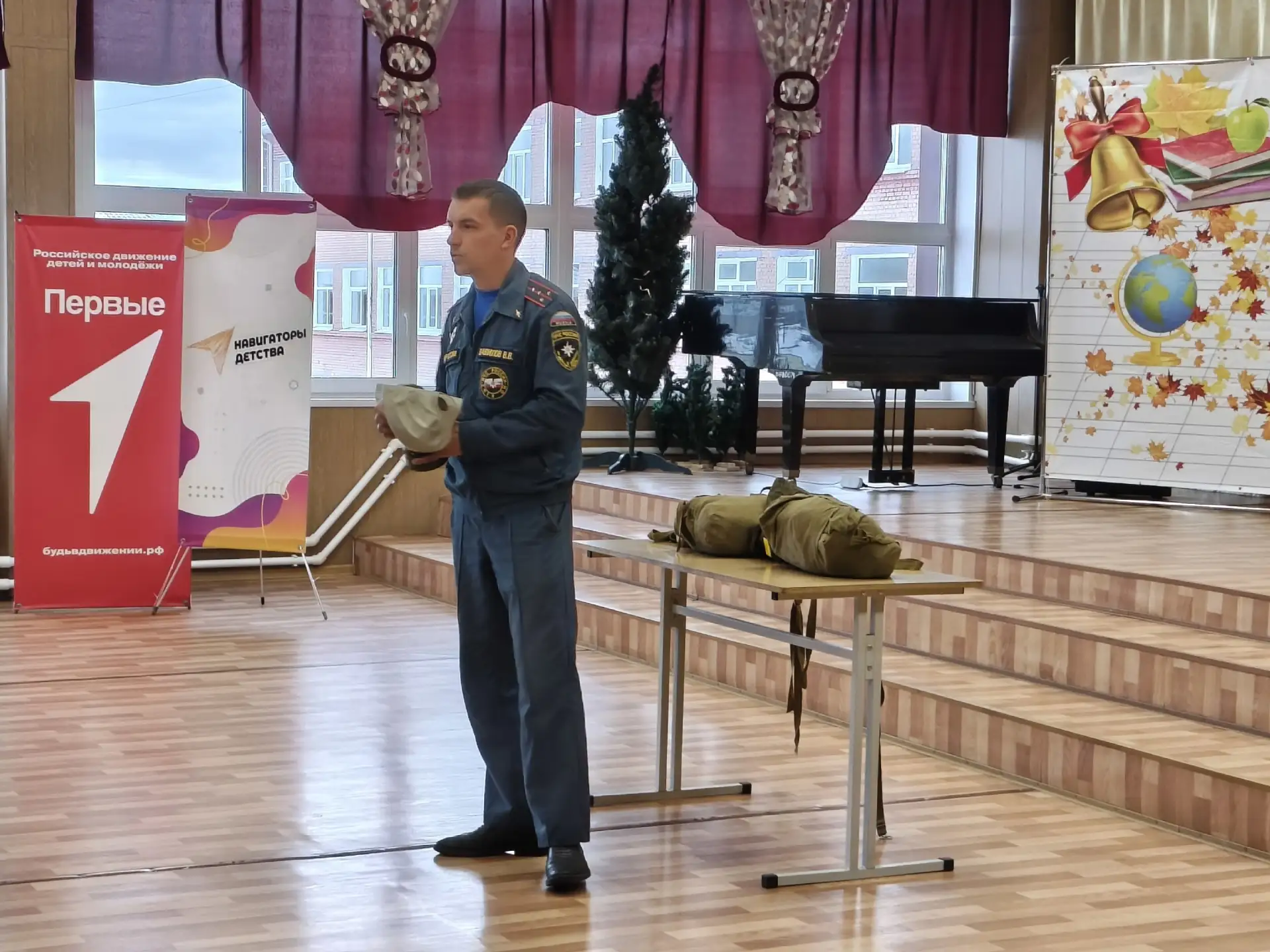 В школе №1 прошёл открытый урок мужества ко Дню гражданской обороны. Провёл его замести...